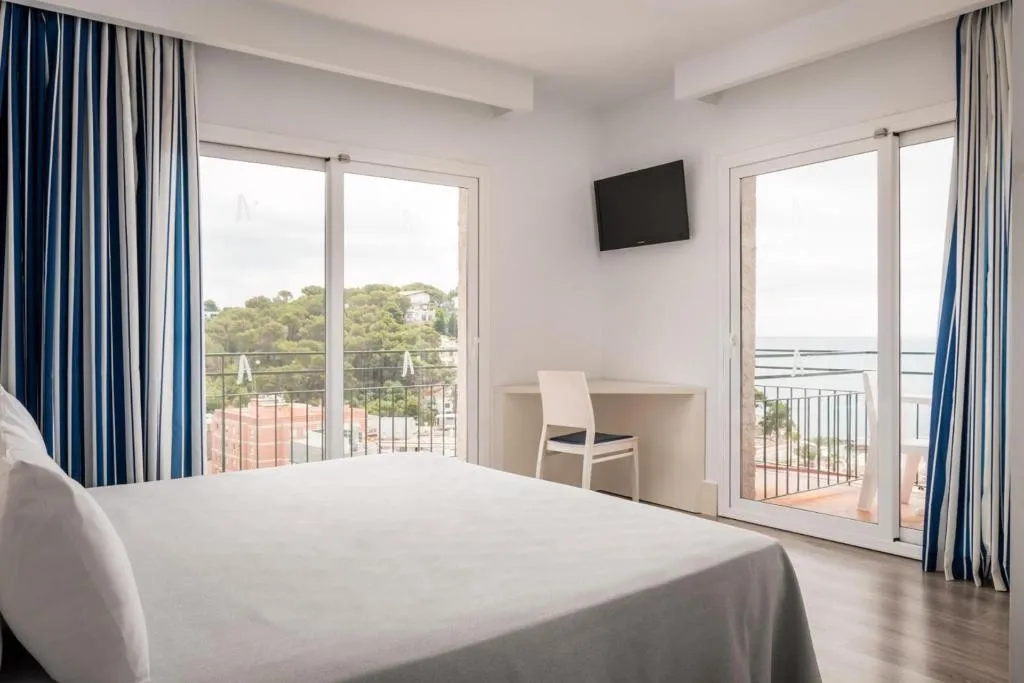 TRIPLE STANDARD Room, Alegria Sun Village, Costa Brava