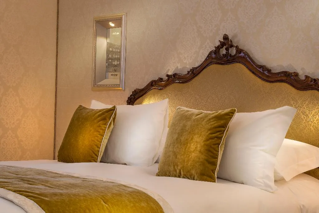 DOUBLE SUPERIOR KING BED Room, Papadopoli Hotel Venezia - MGallery Collection, Venice