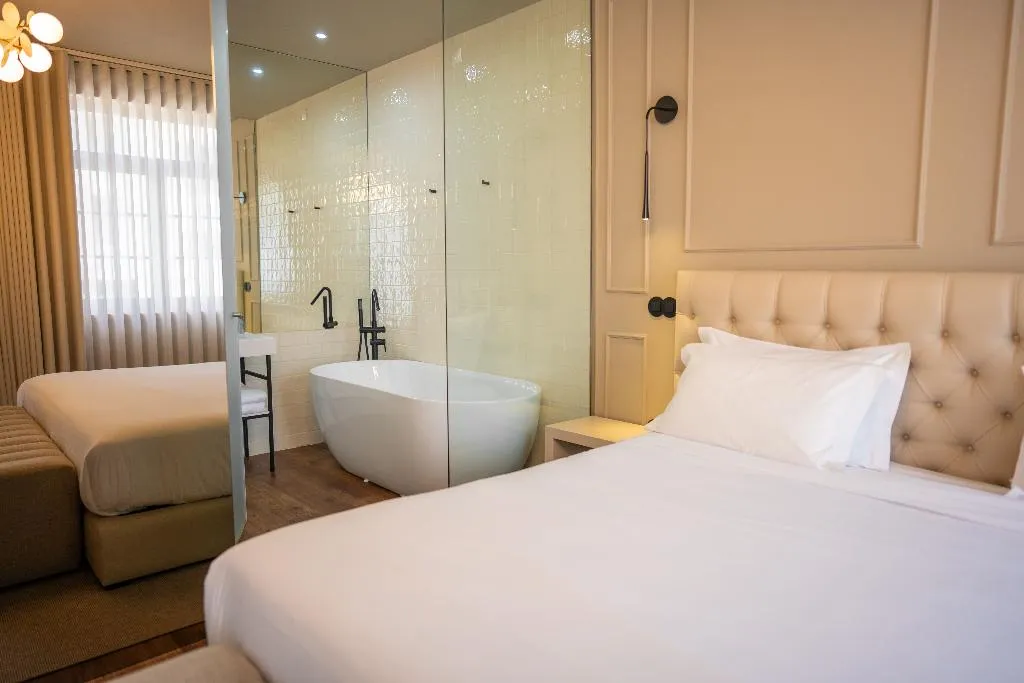 DOUBLE DELUXE WITH BALCONY Room, Santo Thyrso Hotel, Porto