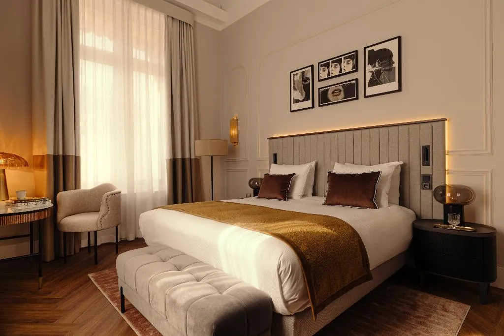 DOUBLE SUPERIOR WITH BALCONY Room, The Manor Amsterdam, Amsterdam