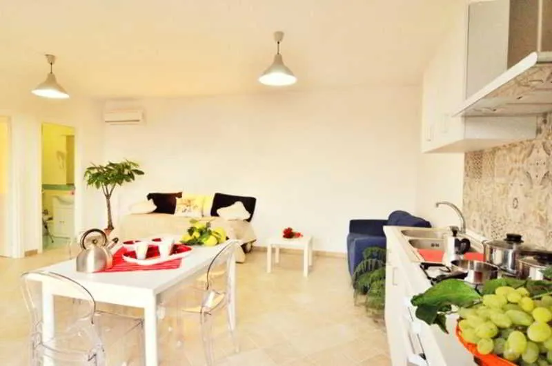 Room, Lemon Flat, Naples