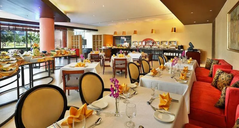 Restaurant, City Seasons Suites Dubai, Dubai
