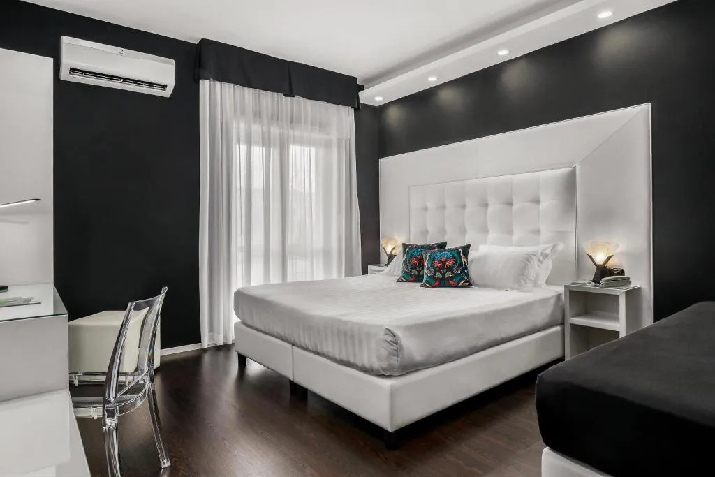 DOUBLE KING SIZE BED Room, Reggia Suite Spa Hotel, Naples