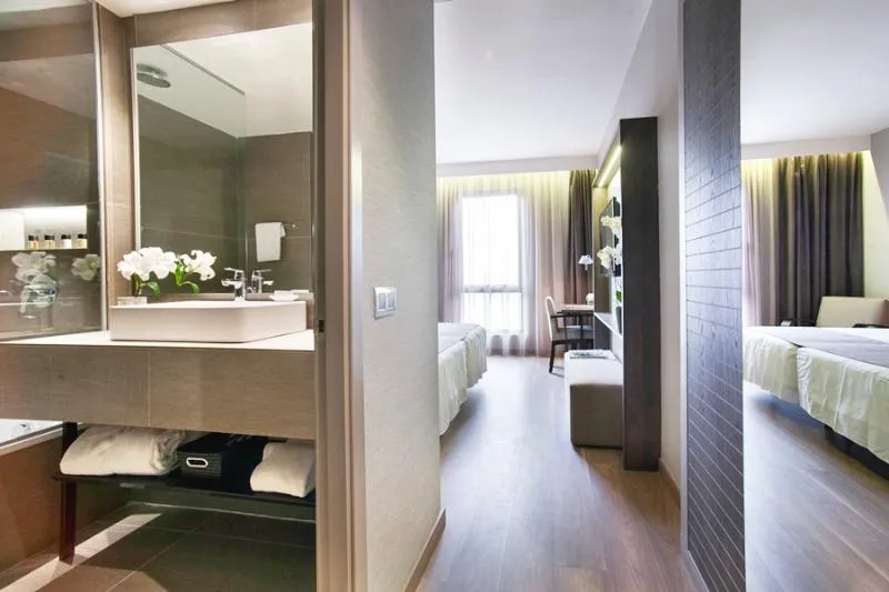 Room, America Barcelona, Barcelona