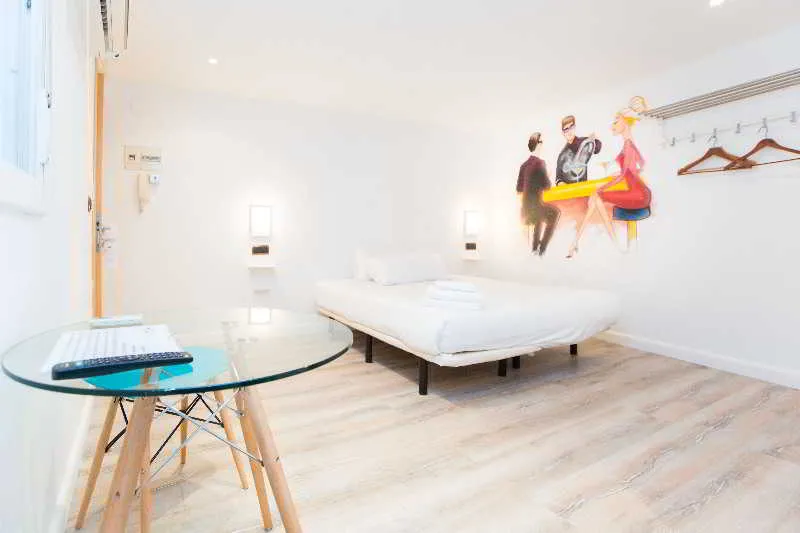 STUDIO STANDARD Room, AinB Las Ramblas-Colón Apartments, Barcelona