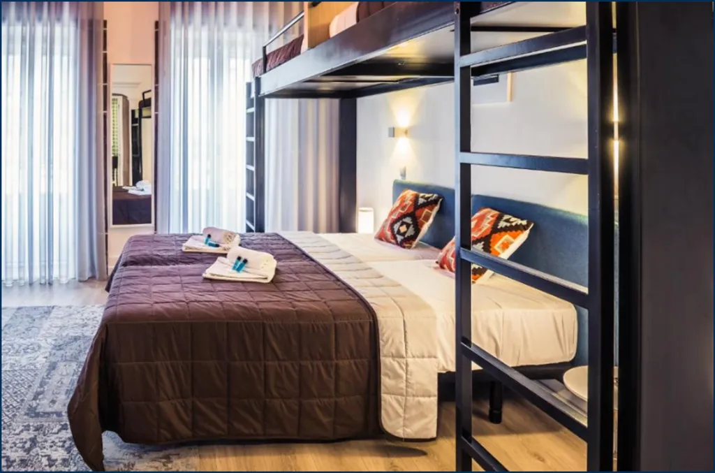 QUADRUPLE TWO DOUBLE BEDS Room, In Barcelos Hostel & Guest House, Porto