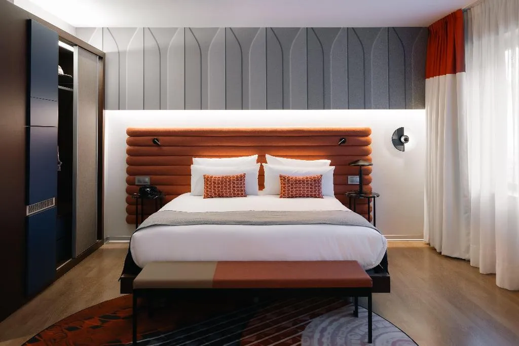 DOUBLE KING SIZE BED Room, Hotel Indigo Barcelona Plaza Espana, Barcelona