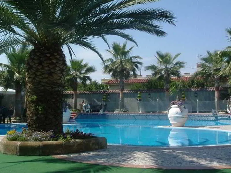 Pool, Orchidea, Naples