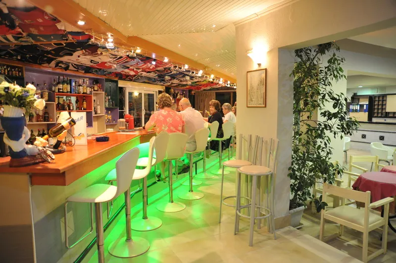 Bar, Anseli, Rhodes