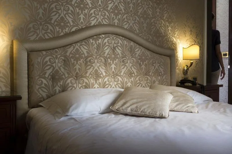 Room, Ca' d'Oro, Venice