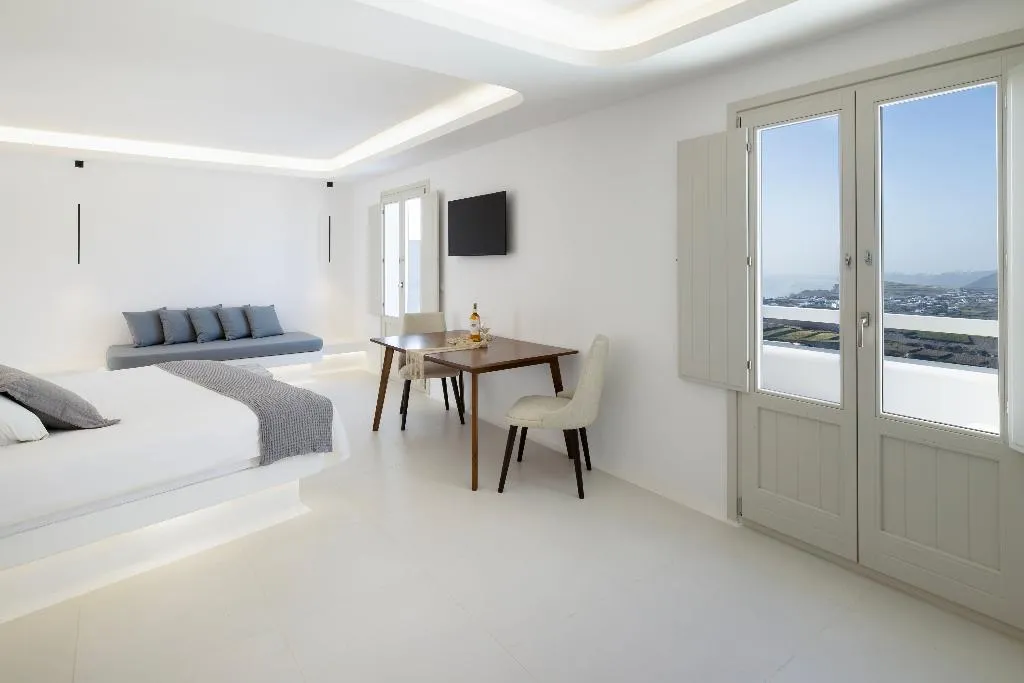 SUITE DELUXE GARDEN VIEW Room, Zannos Melathron Hotel By Omilos Hotels, Santorini