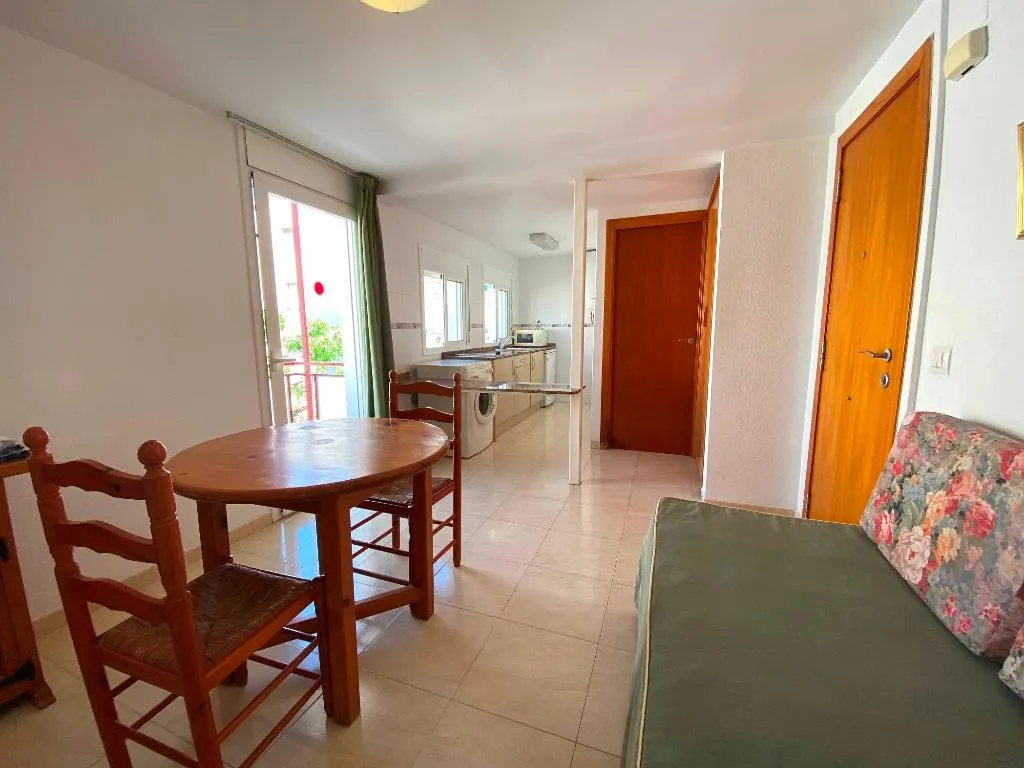 STUDIO CAPACITY 2 Room, Corcega, Costa Dorada