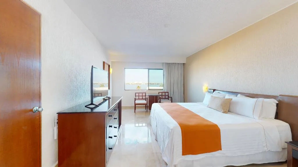 TRIPLE DELUXE LAGOON VIEW Room, Flamingo Cancun All Inclusive, Cancun Area