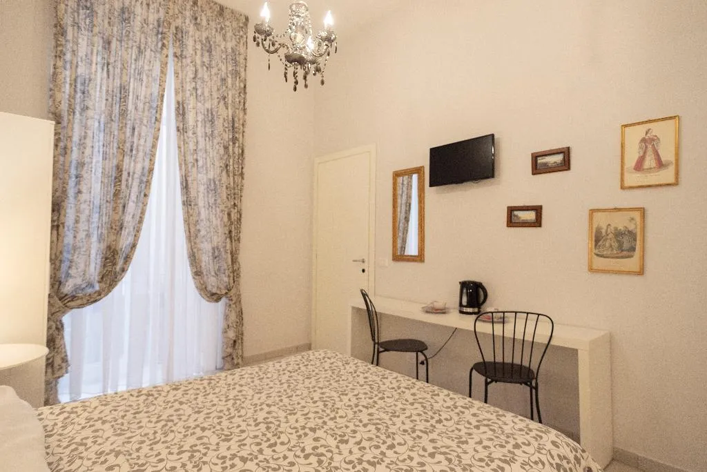 TRIPLE STANDARD Room, B&B Dei Decumani di Napoli, Naples