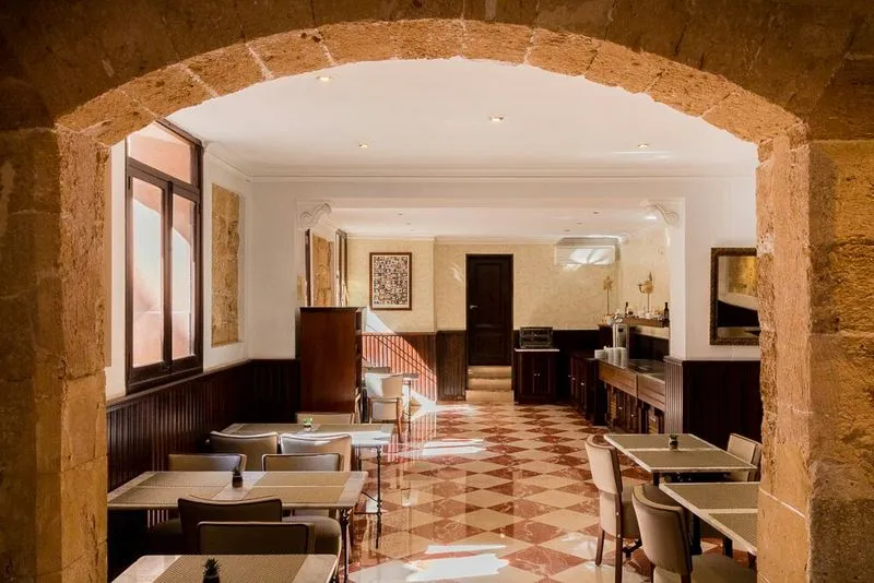 Bar, Born, Majorca