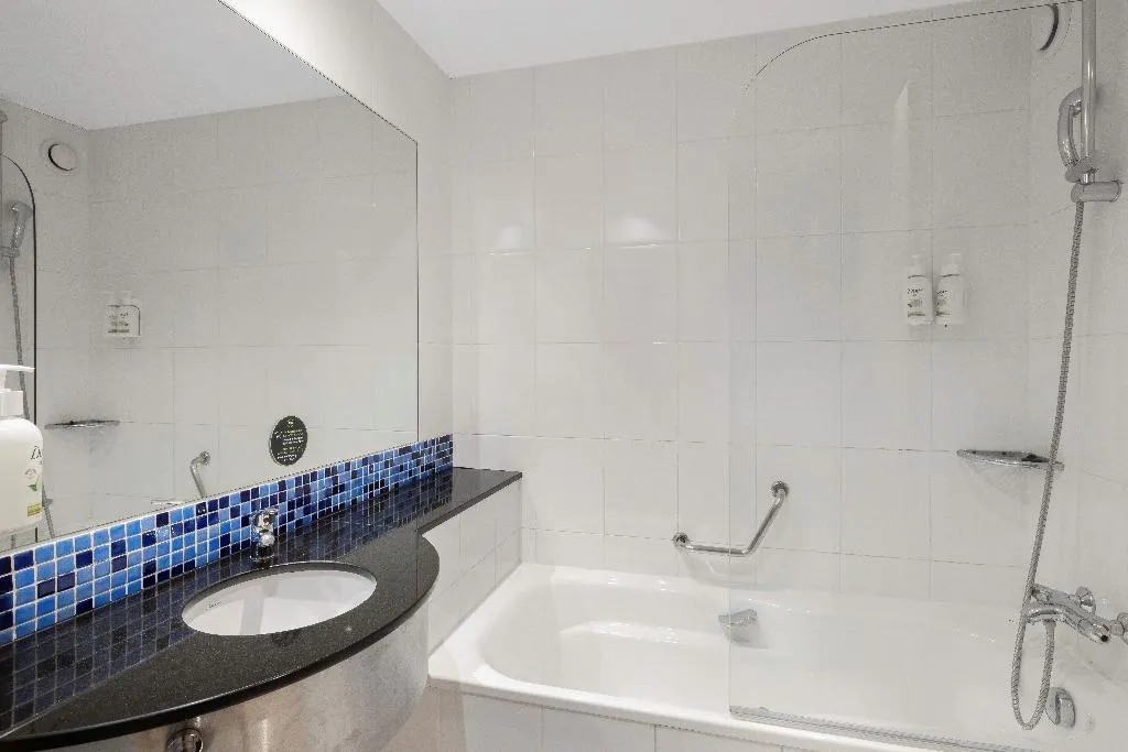 FAMILY ROOM STANDARD Room, B&B HOTEL Girona 3, Costa Brava