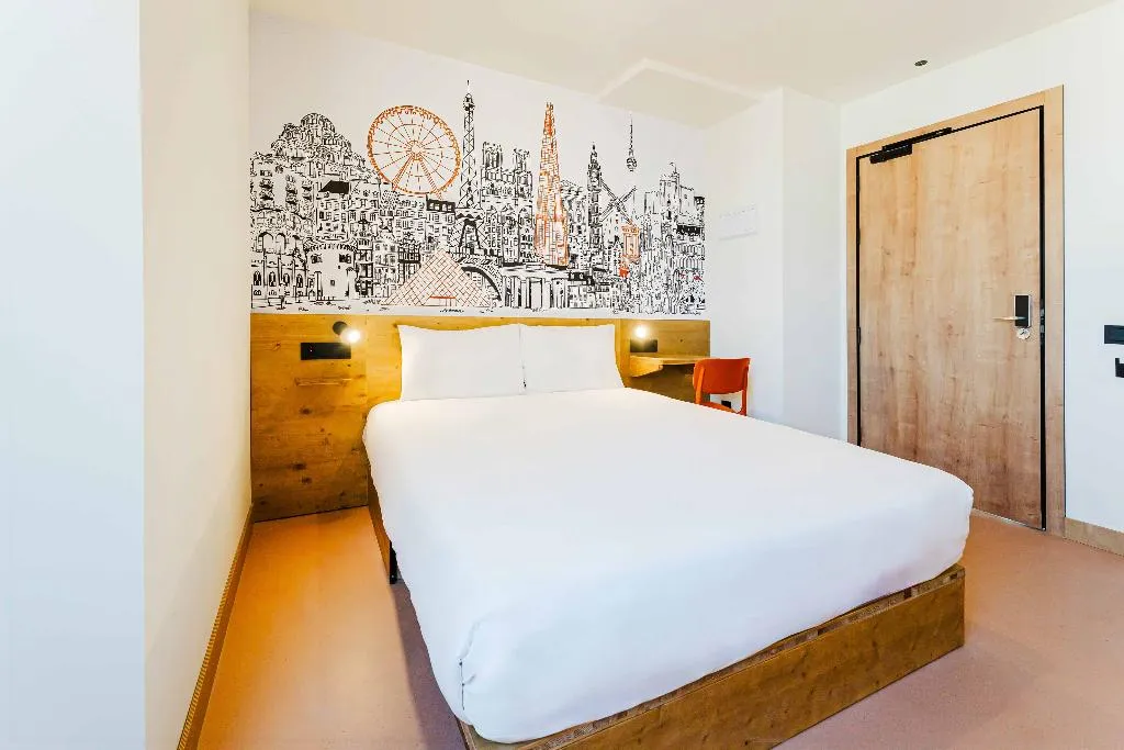 DOUBLE Accessible Room, easyHotel Alicante Centro, Costa Blanca