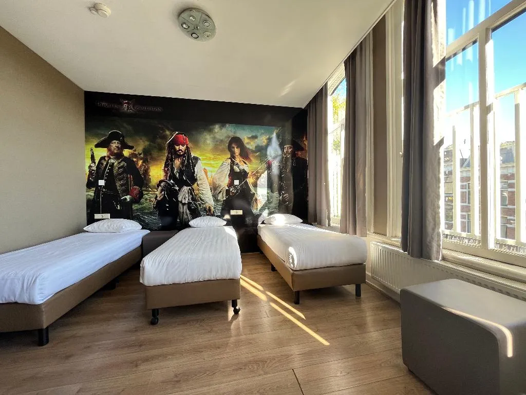 QUADRUPLE STANDARD Room, Heart Of Amsterdam, Amsterdam