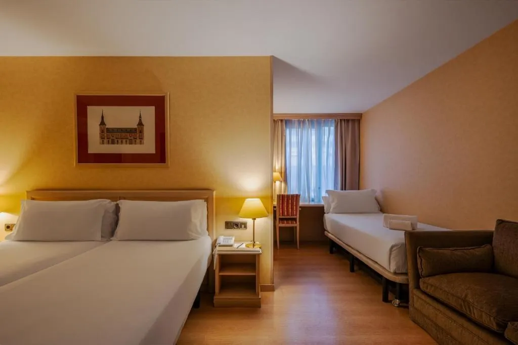 FAMILY ROOM STANDARD Room, BYPILLOW Castellana, Madrid