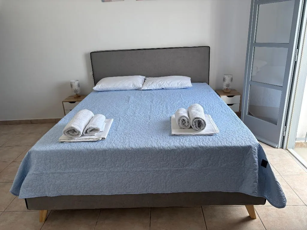 Room, Tarelis Apartmens Studios, Santorini
