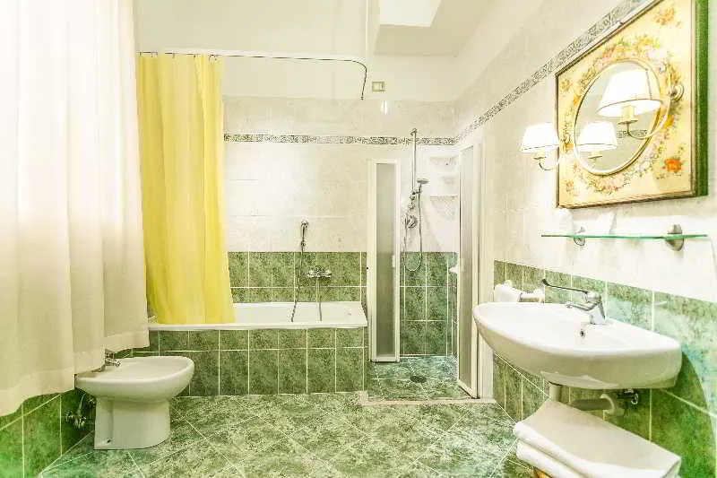 Room, Argentina, Florence