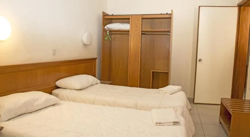 APARTMENT CAPACITY 4 TWO BEDROOMS Room, Dragonara Apartments, Malta