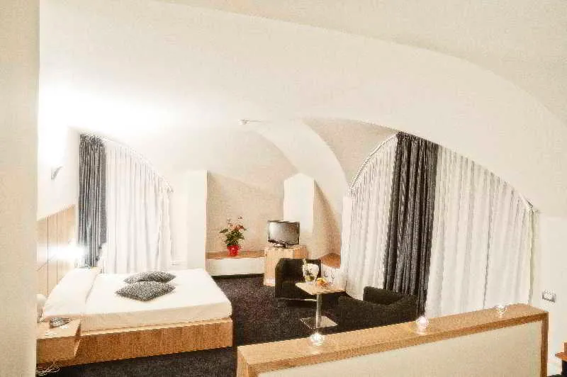 Room, Delle Fiere, Milan