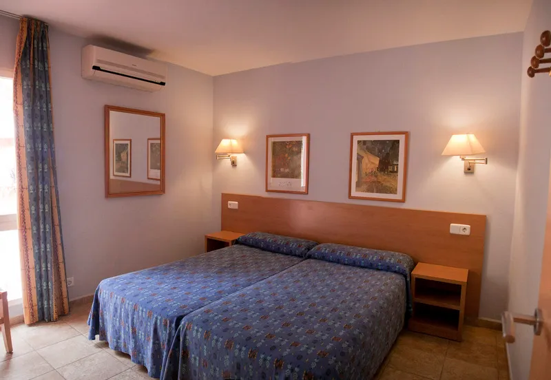 APARTMENT CAPACITY 4 ONE BEDROOM Room, Galdana Gardens, Menorca