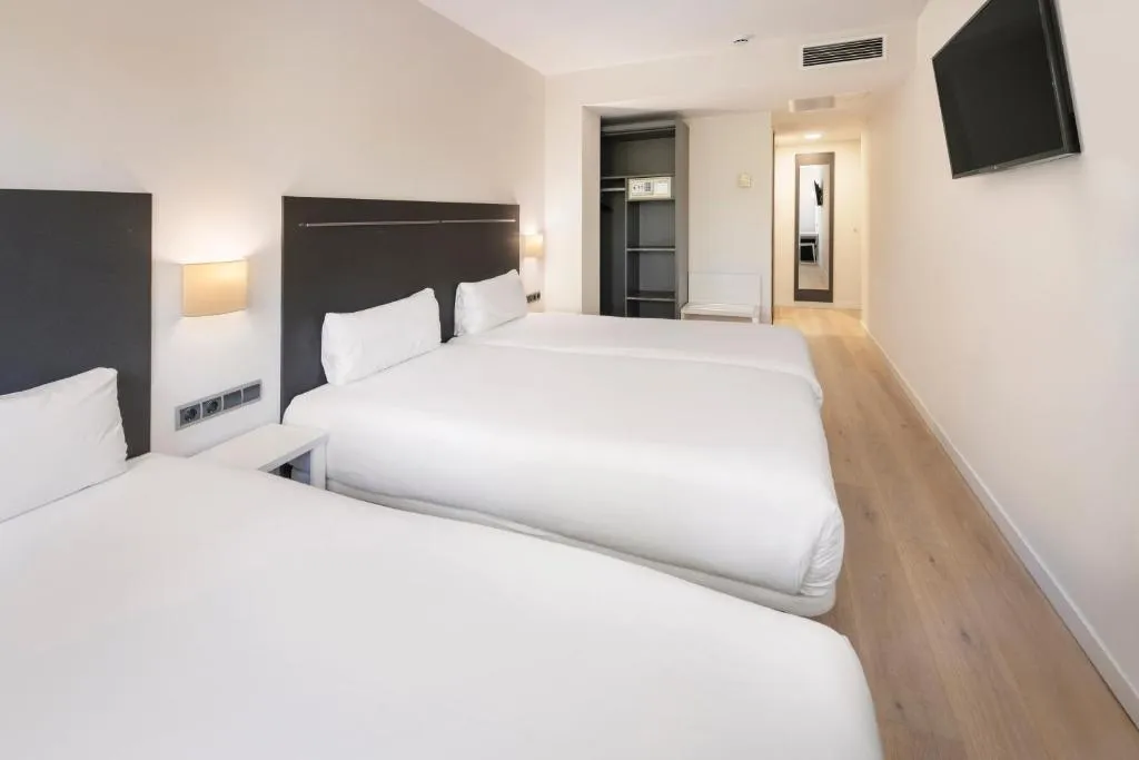 TRIPLE STANDARD Room, B&B HOTEL Barcelona Rubí, Barcelona