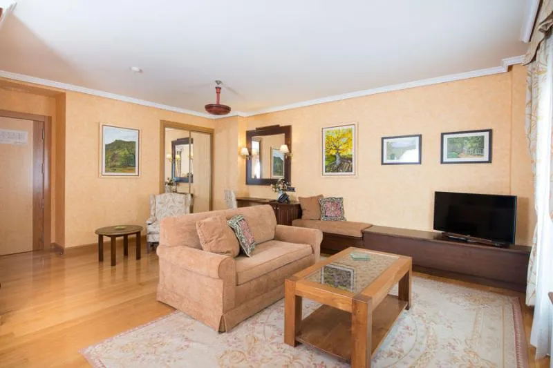 SUITE DELUXE ONE BED Room, Hospederia La Canada, Madrid