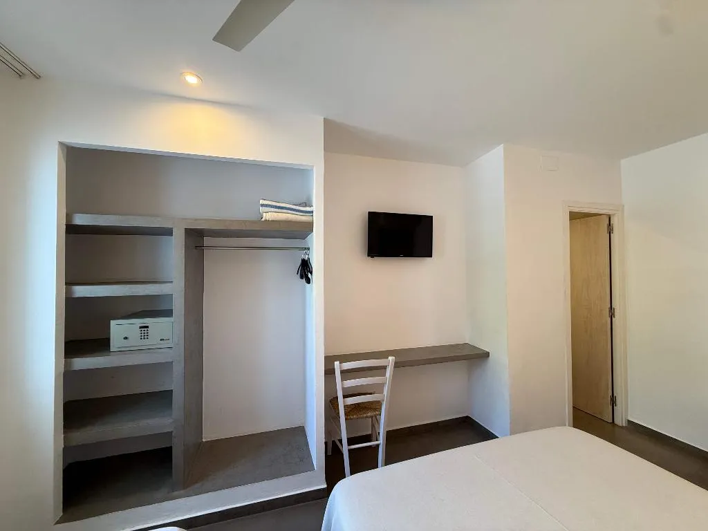 TRIPLE STANDARD Room, Hostal Rom, Costa Brava
