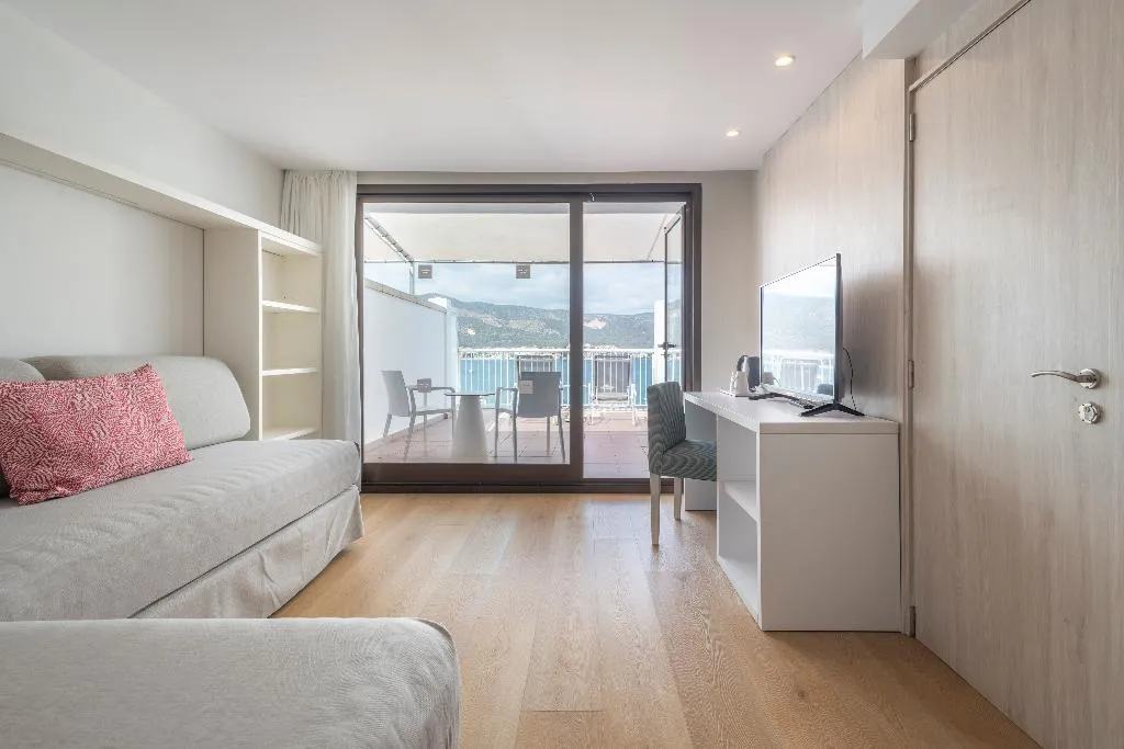 JUNIOR SUITE SEA VIEW CAPACITY 4 Room, Leonardo Royal Hotel Mallorca, Majorca