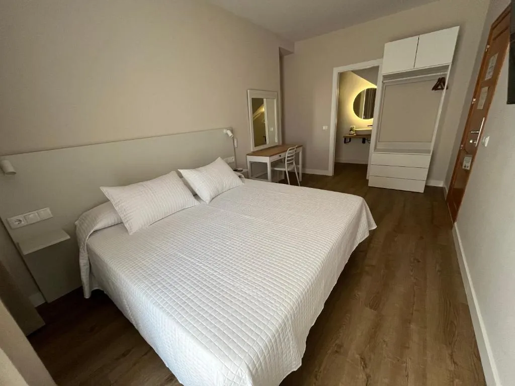 Room DELUXE WITH BALCONY Room, Aparthotel Pinosol, Costa Blanca
