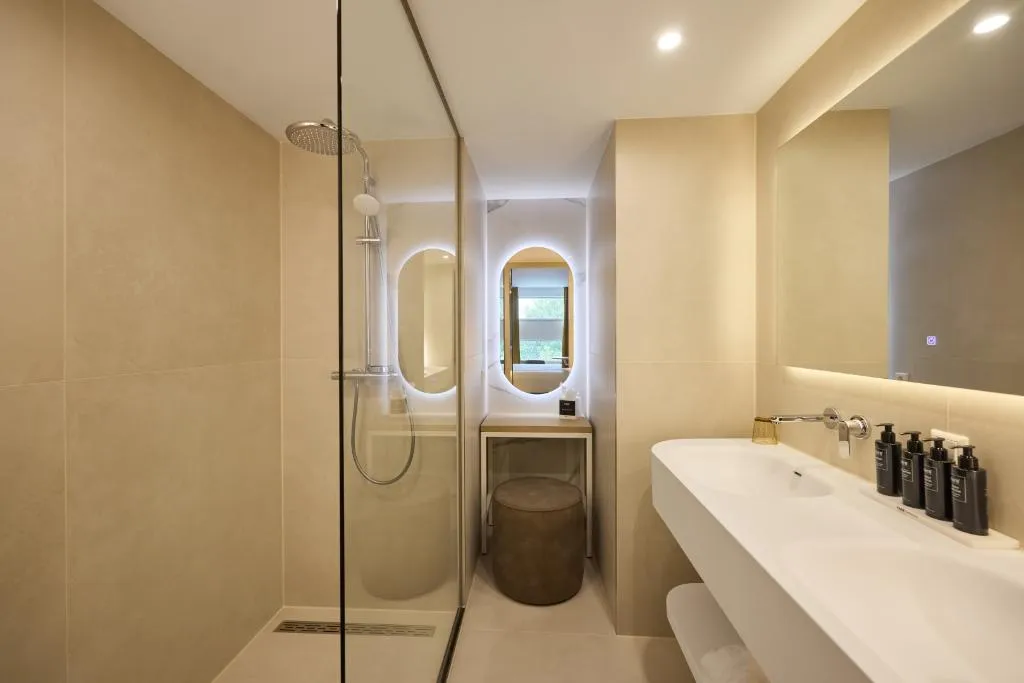JUNIOR SUITE STANDARD Room, WestCord Art Hotel Amsterdam 4, Amsterdam