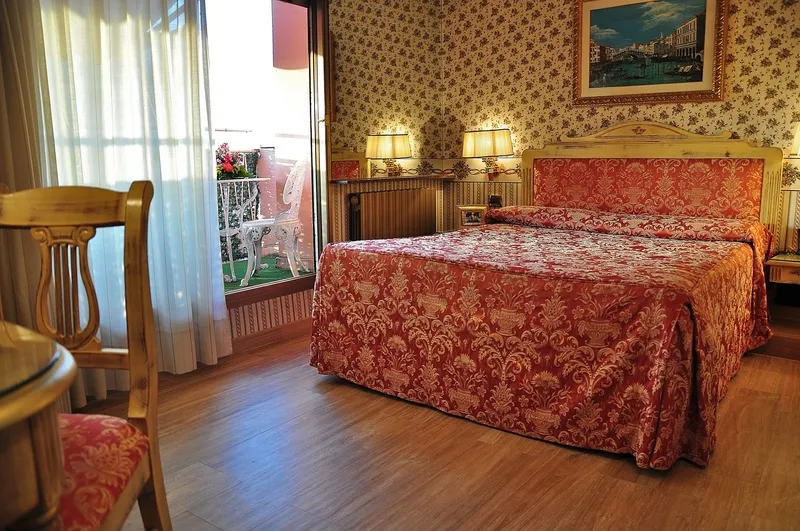 Double or Twin STANDARD Room, Venezia Hotel, Venice