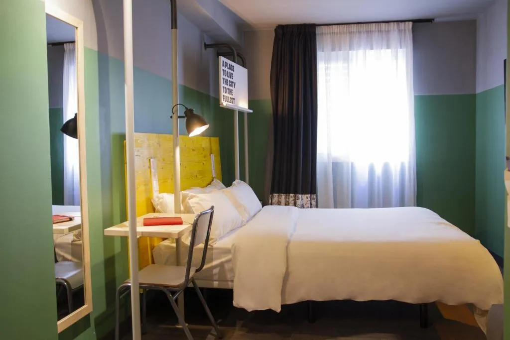 DOUBLE DELUXE SUPERIOR Room, room00 Valencia Hostel, Valencia