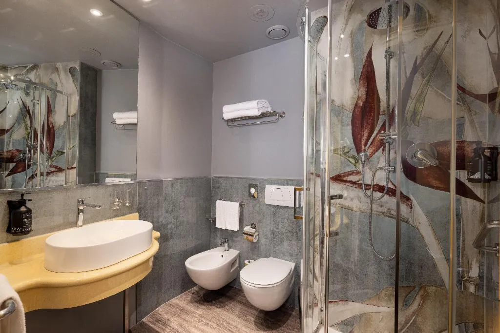 DOUBLE QUEEN SIZE BED Room, Holiday Inn Milan Garibaldi Station, Milan