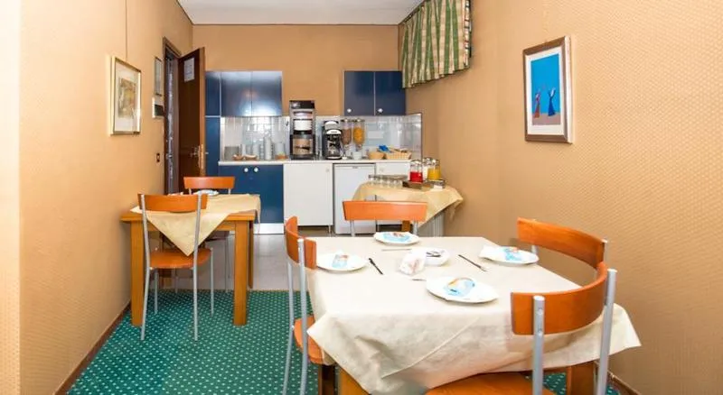 Room, Ponte Bianco, Rome
