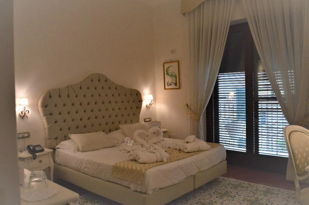 Room, Hotel Santa Lucia, Naples
