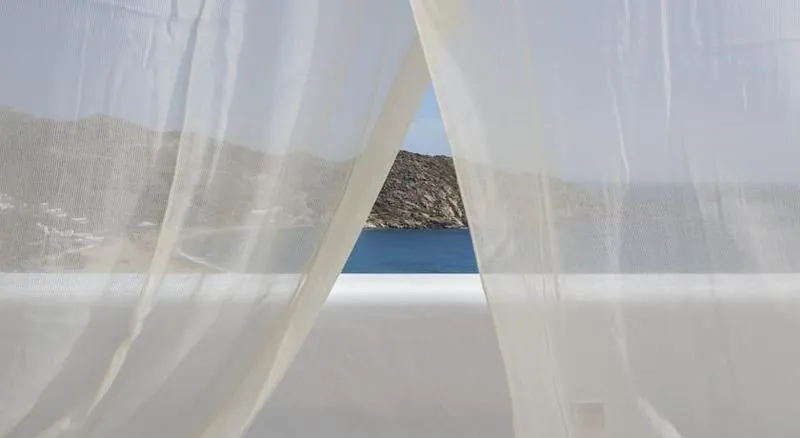 Room, Hide Out Suites, Santorini