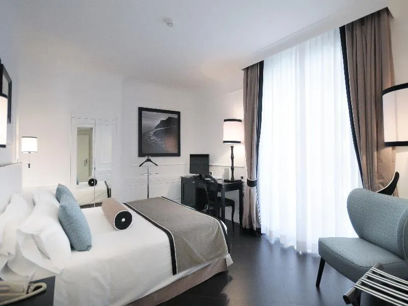 Room, Grand Hotel Oriente, Naples