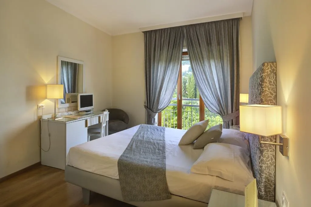 DOUBLE GARDEN VIEW Room, Hotel Regina Sorrento, Naples
