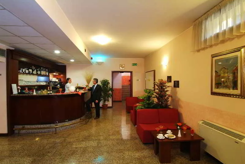 Bar, Hotel Majestic - Linate Airport, Milan