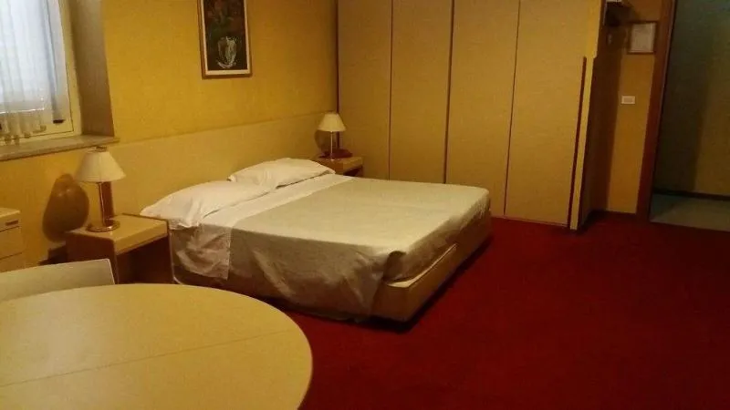Room, Albergo Mediterraneo, Palermo