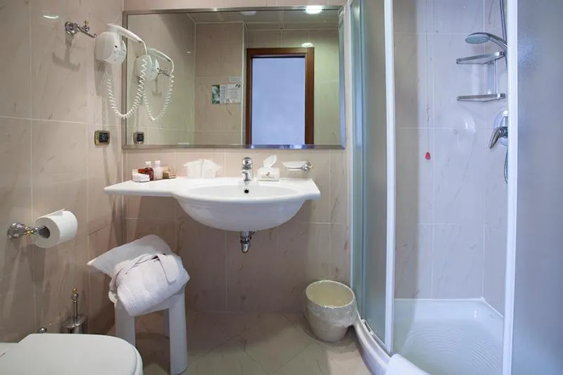 Double or Twin STANDARD Room, Hotel Berna, Milan