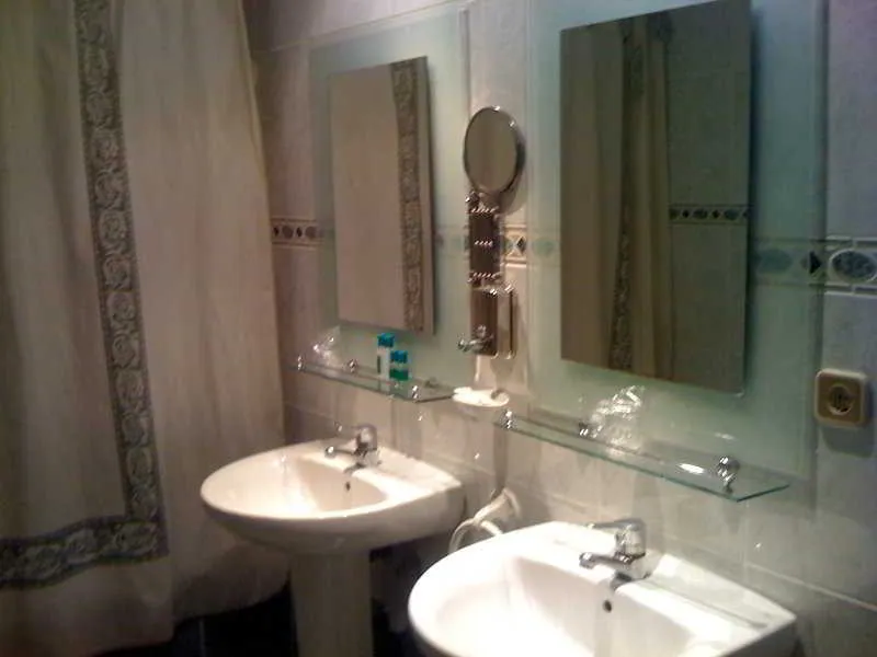 Room, Praderon, Madrid