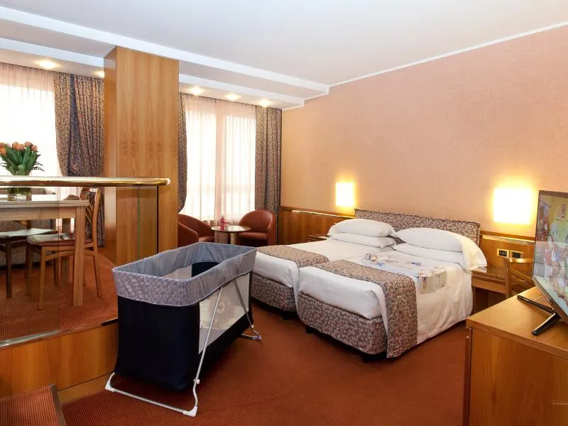 TRIPLE STANDARD Room, Hotel Michelangelo Milan, Milan