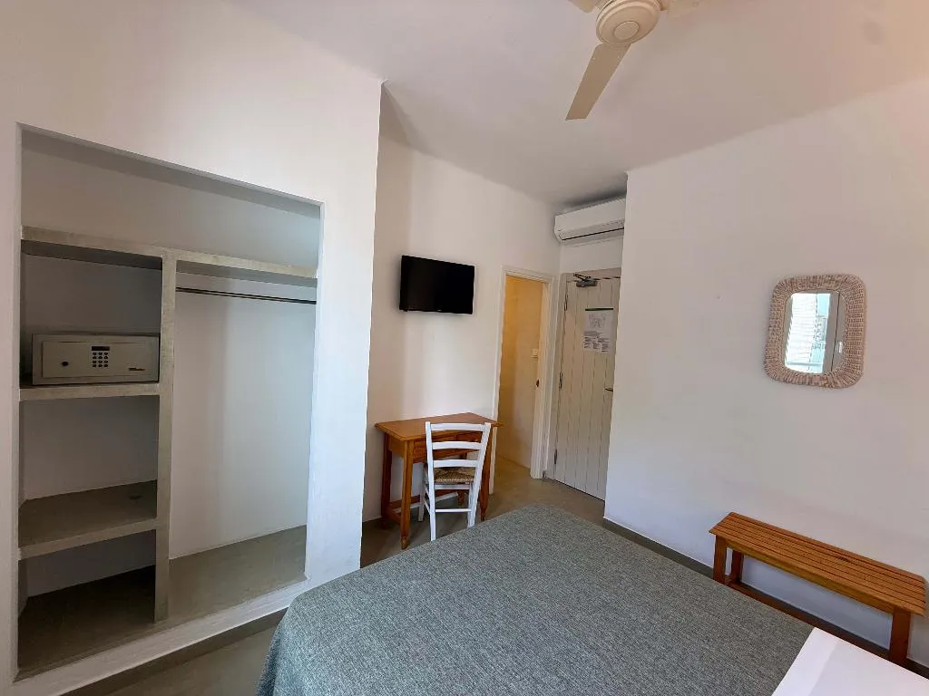 Double or Twin STANDARD Room, Hostal Rom, Costa Brava