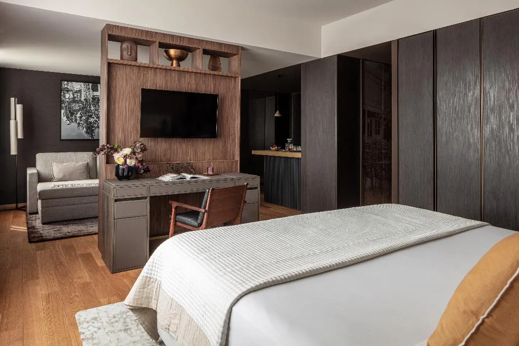 SUITE WITH VIEWS Room, Anantara Grand Hotel Krasnapolsky Amsterdam, Amsterdam