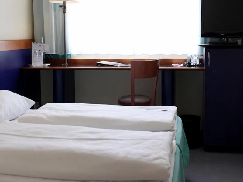 Room, Premier Inn Berlin City Süd, Berlin